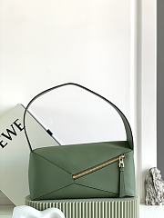 Loewe Puzzle Hobo Bag Green Size 28x10x5CM - 3