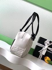 Chanel White Quilted Leather Cambon 27x10x15cm - 5
