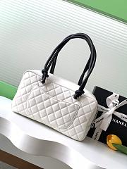 Chanel White Quilted Leather Cambon 27x10x15cm - 4