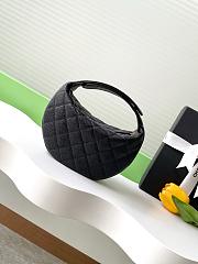 Chanel Half Moon Pearl Black Size 16x16x5cm - 2