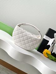 Chanel Half Moon Pearl White Size 16x16x5cm - 4