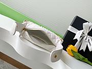 Chanel Half Moon Pearl White Size 16x16x5cm - 2