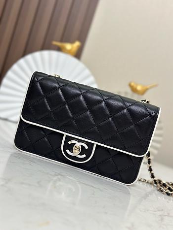 Chanel Lambskin Clutch with Chain Black Size 19x12x3cm