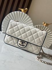 Chanel Lambskin Clutch with Chain White Size 19x12x3cm - 6