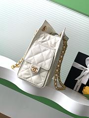 Chanel Pocket Hobo White 26x31x13cm - 5
