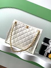 Chanel Pocket Hobo White 26x31x13cm - 4