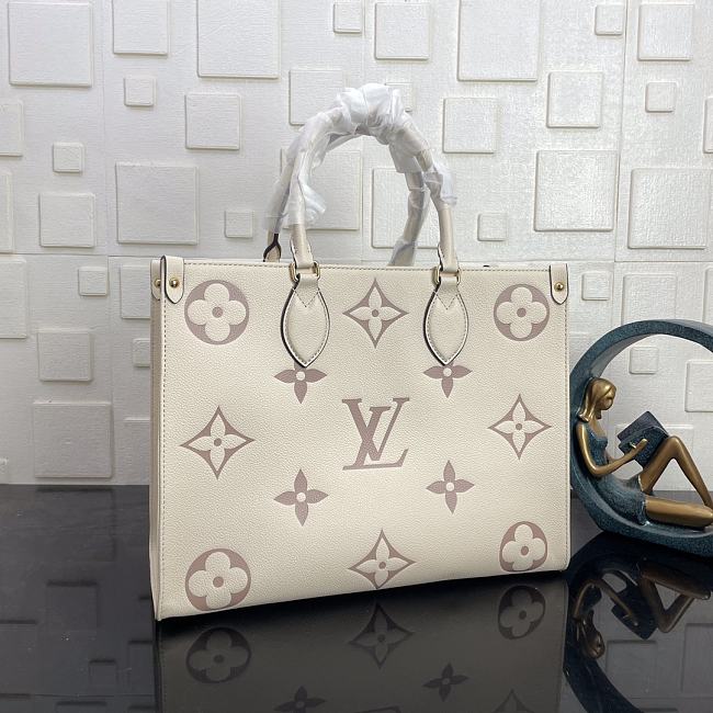 LV OnTheGo Monogram M45495 Size 34x26x13cm - 1