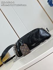 LV Pochette Vibe Circle M14544 Size 25x10x7cm - 4