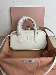 Miu Miu Matelasse White Pattern 5BB142 Size 22x10x7cm - 1