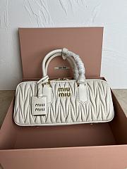 Miu Miu Matelasse White Pattern 5BB148 Size 27x12x9cm - 1
