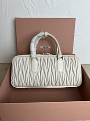 Miu Miu Matelasse White Pattern 5BB148 Size 27x12x9cm - 2