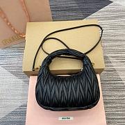 Miumiu Wander Matelasse Black Size 23x13x7cm - 4