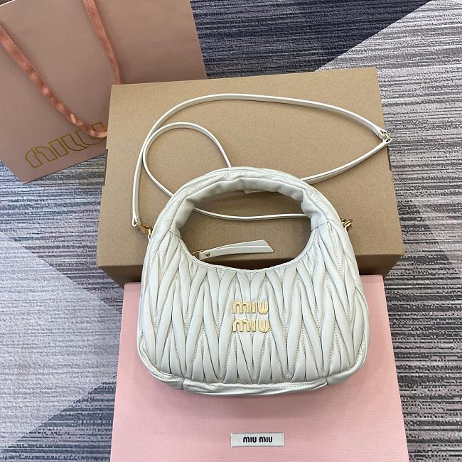 Miumiu Wander Matelasse White Size 23x13x7cm - 1