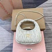 Miumiu Wander Matelasse White Size 23x13x7cm - 3