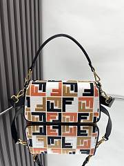 Fendi Super Premium Crossbody Bag 26x13x6CM - 4