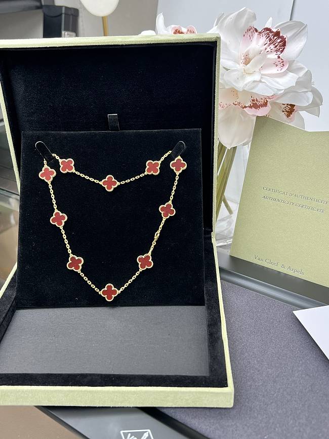 Van Cleef & Arpels 10 Flower Black Agate Necklace 01 - 1