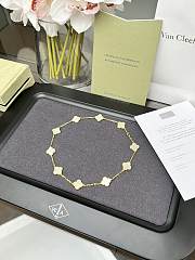 Van Cleef & Arpels 10 Flower Black Agate Necklace 02 - 3