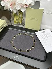 Van Cleef & Arpels 10 Flower Black Agate Necklace 03 - 5
