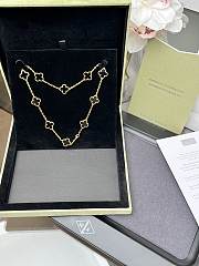 Van Cleef & Arpels 10 Flower Black Agate Necklace 03 - 4