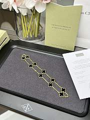 Van Cleef & Arpels 10 Flower Black Agate Necklace 03 - 2