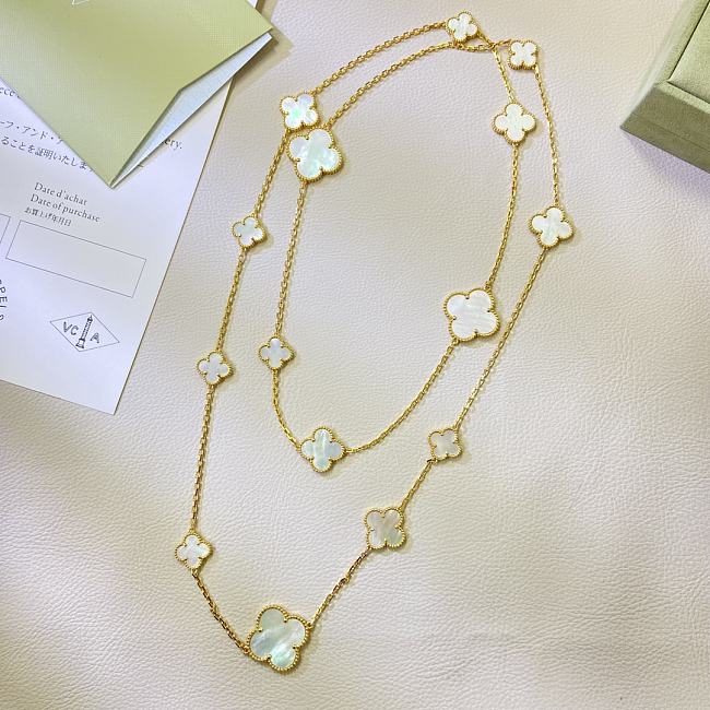 Van Cleef & Arpels 16 Flower Four Leaf Clover Necklace 02 - 1