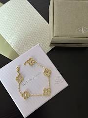 Van Cleef & Arpels Classic 4 Leaf Clover Bracelet 01 - 1