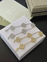 Van Cleef & Arpels Classic 4 Leaf Clover Bracelet 01 - 3