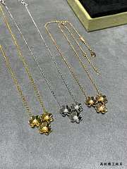 Van Cleef & Arpels Gold 3 Flower Clover Necklace 01 - 4