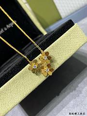 Van Cleef & Arpels Gold 3 Flower Clover Necklace 01 - 2