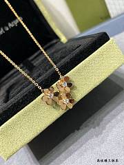 Van Cleef & Arpels Gold 3 Flower Clover Necklace 03 - 2