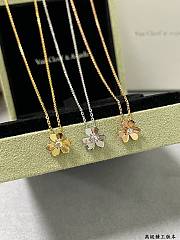 Van Cleef & Arpels Mini Light Gold Clover Necklace 01 - 2
