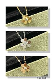 Van Cleef & Arpels Mini Light Gold Clover Necklace 02 - 4