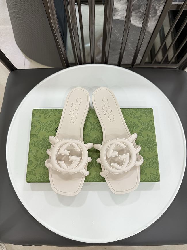 Gucci Interlocking G Slide Sandal White - 1