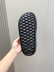 LV  Print Pool Slide Black Colorfull - 2