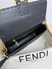 Fendi Baguette Cuoio Romano Blue Leather Size 27x6x15cm - 4