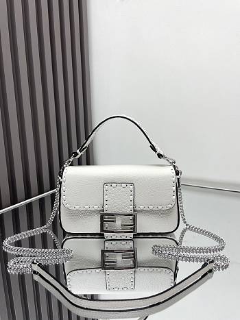 Fendi Baguette Mini Cuoio Romano White 20x5x13cm