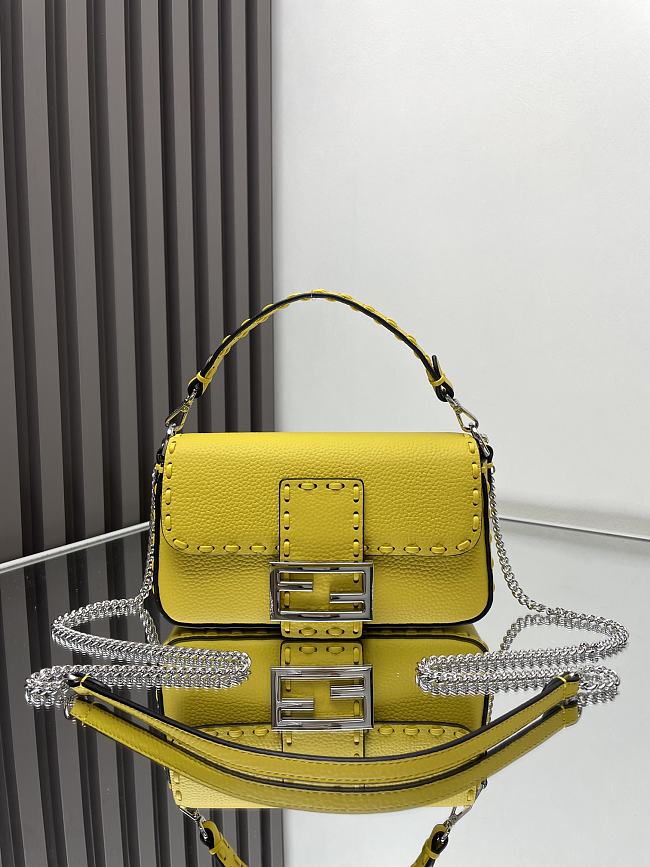 Fendi Baguette Mini Cuoio Romano Yellow 20x5x13cm - 1
