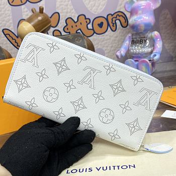 LV Wallet 61869 Size 20x19x2cm