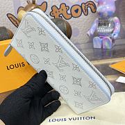 LV Wallet 61869 Size 20x19x2cm - 4