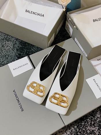 Balenciaga Leather White Mules D9505