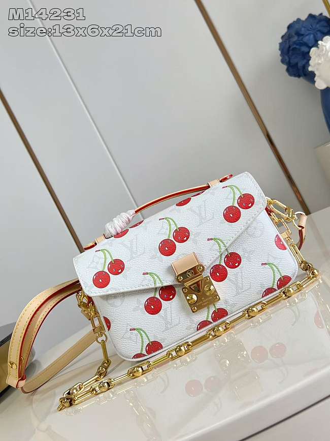 LV Pochette Métis East West x TM Size 21x13x6CM - 1