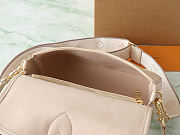 LV Diane Creme Bag Size 24x15x9CM - 2