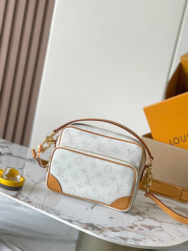 LV Nil White Size 25x17x11CM - 1