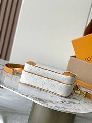 LV Nil White Size 25x17x11CM - 4