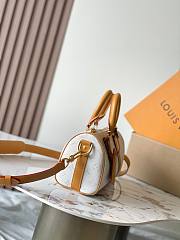 LV Keepall Bandoulière 25 White Size 25x15x11CM - 3