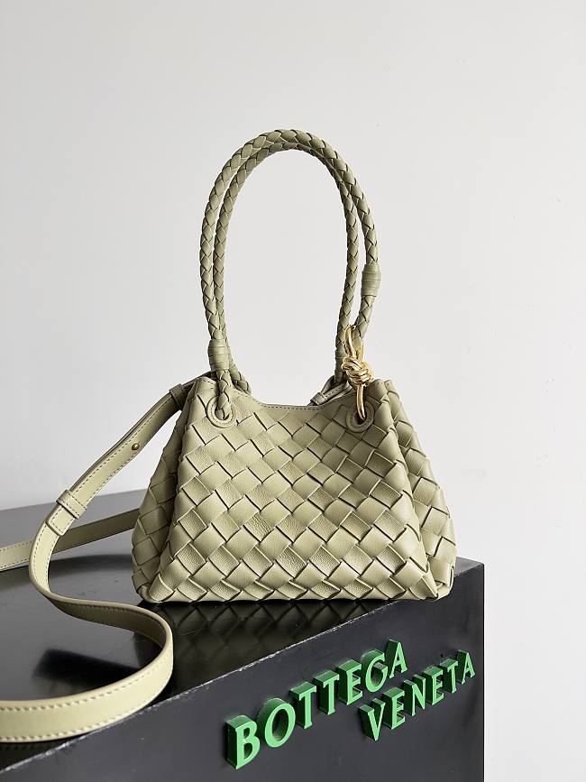 Bottega Veneta Andiamo Parachute Pistachio Size 21x17x16.5cm - 1