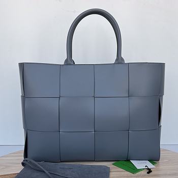 Bottega Veneta Arco Tote Navy Bag Size 33x44x12cm