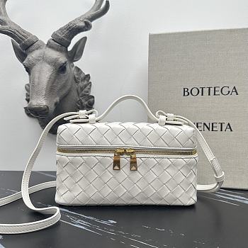 Bottega Veneta Bang Bang Vanity Case White Size 22×12×5cm