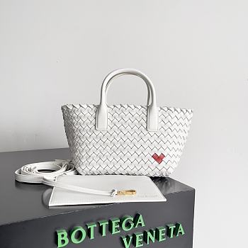 Bottega Veneta Cabat White Heart Bag Size 22x7x16CM