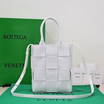 Bottega Veneta Cassette Tote White Bag Size 22x16x5cm